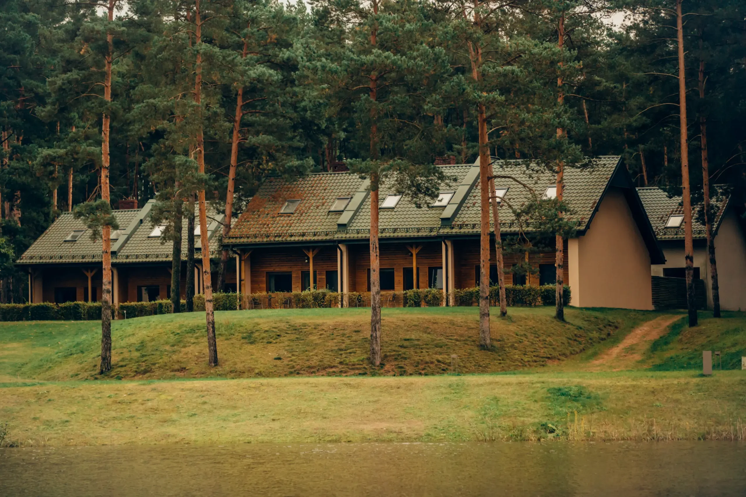 +160% wartości konwersji w sezonie, +1 199% poza nim – jak zbudowaliśmy całoroczną sprzedaż dla Stara Wieś Resort & Odnowa
